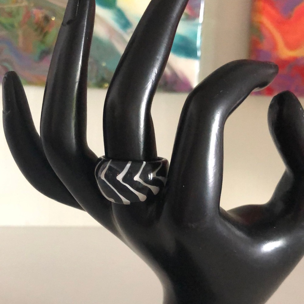 Modern Black and White Chevron lucite resin vintage ring new boutique